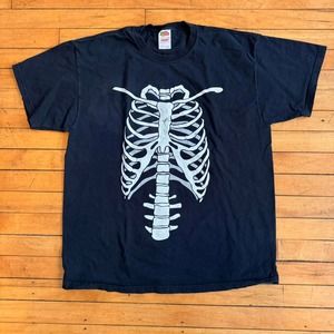 Black skeleton ribs t shirt